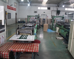 制(zhi)袋車間-電(dian)腦高速三(san)邊封制袋(dai)機